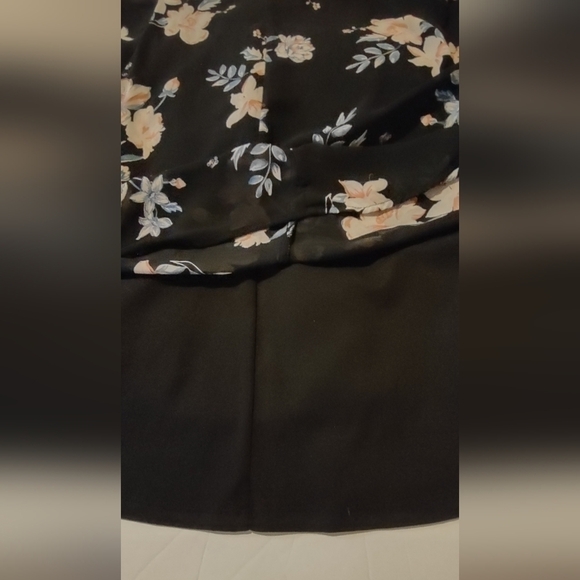 Torrid Chiffon Like Floral V neckline with a Tie, Dress - Picture 7 of 9